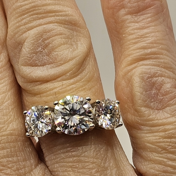 Genuine 4 Carat Moissanite 18k White Gold over Sterling Silver Ring Sz 6 ✨️ - Picture 11 of 11